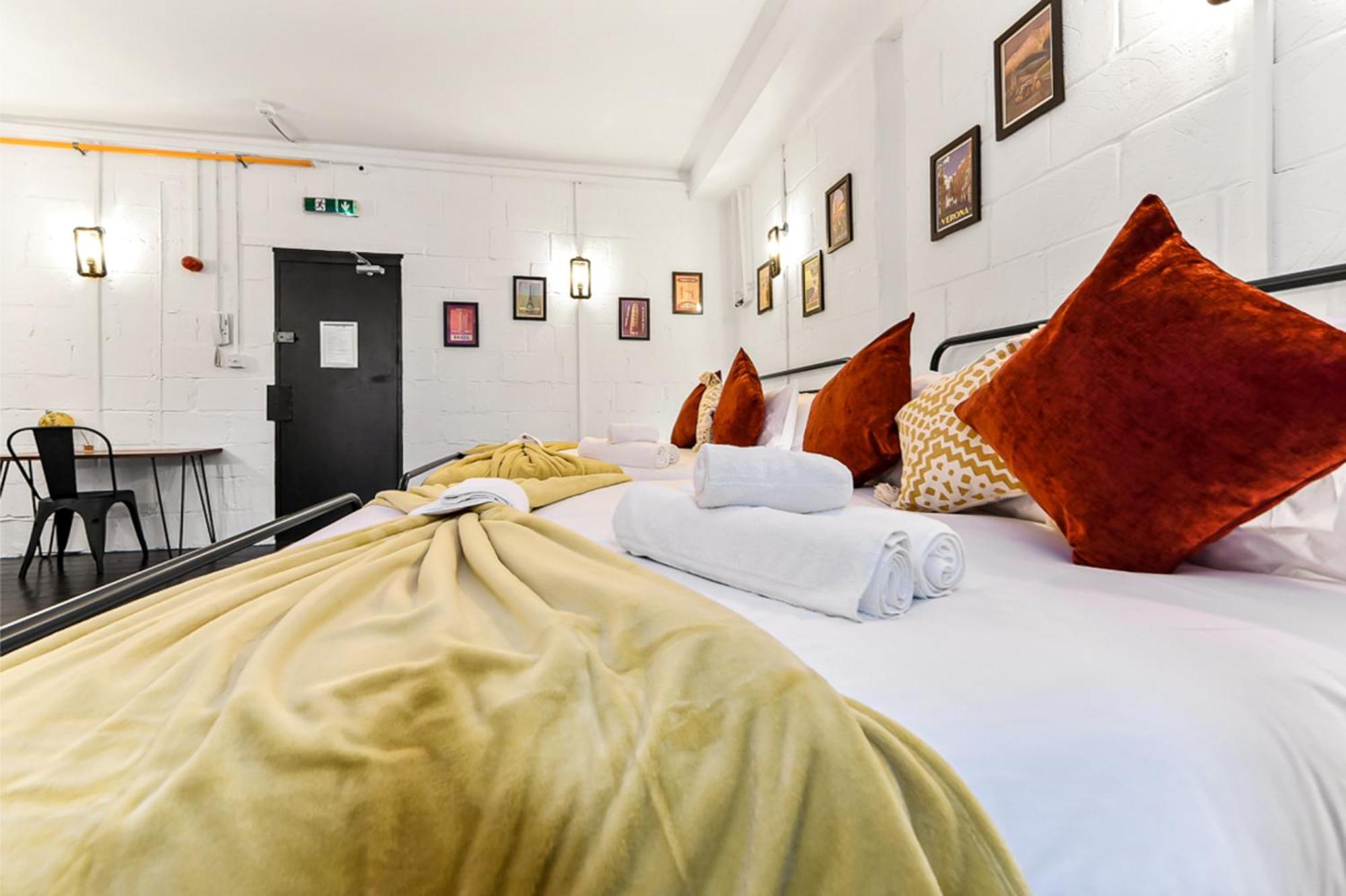 Trendy And Eccentric Flat In Hackney Londra
